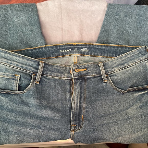 Old Navy Women’s jeans size 12 short - Picture 2 of 8